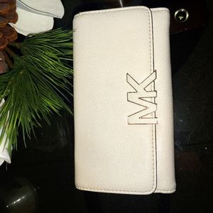 White Micheal kors wallet